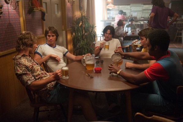 everybody-wants-some-2014-003-guys-sit-at-table-drinking-ORIGINAL
